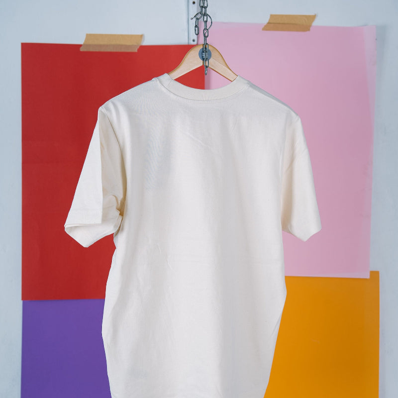 Shirt 'Gitaarvrouw' beige.