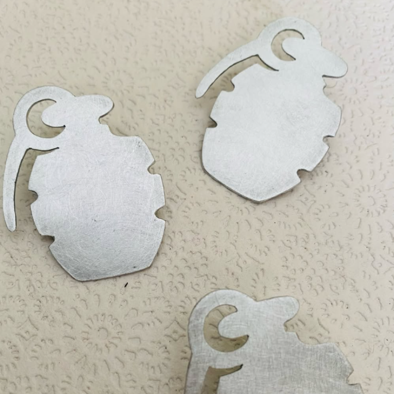 Broche 'Handgranaat'